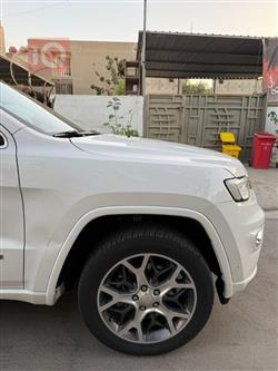 جیپ گراند شیرۆکی